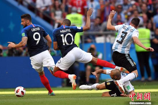 德甲传统豪门对决演绎经典攻防大战  德甲传统豪门对决演绎经典攻防大战