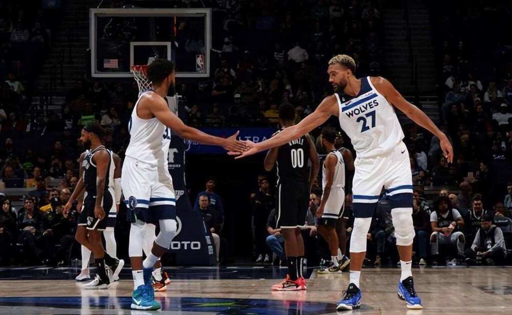  森林狼爱德华兹隔扣戈贝尔，更衣室冲突震惊联盟  